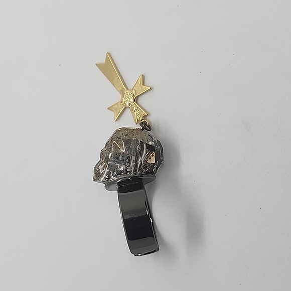 GASOLINE GLAMOUR BADLANDS SWAROVSKI CRYSTAL SKULL CROSS CHARM RING - Picture 3 of 6